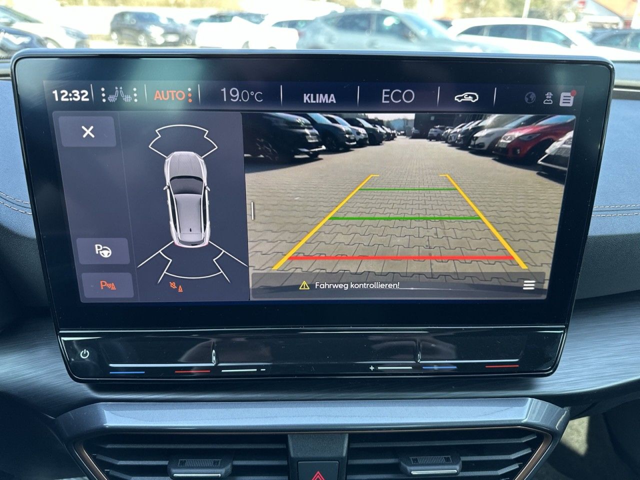 Fahrzeugabbildung CUPRA Formentor VZ 1.4 e-Hybrid 245 PS DSG - mit KI generiert/bearbeitet