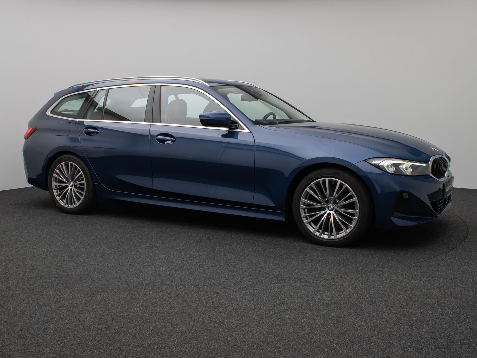 Fahrzeugabbildung BMW 320d Individual DAB HiFi Leder AHK Alarm Sport