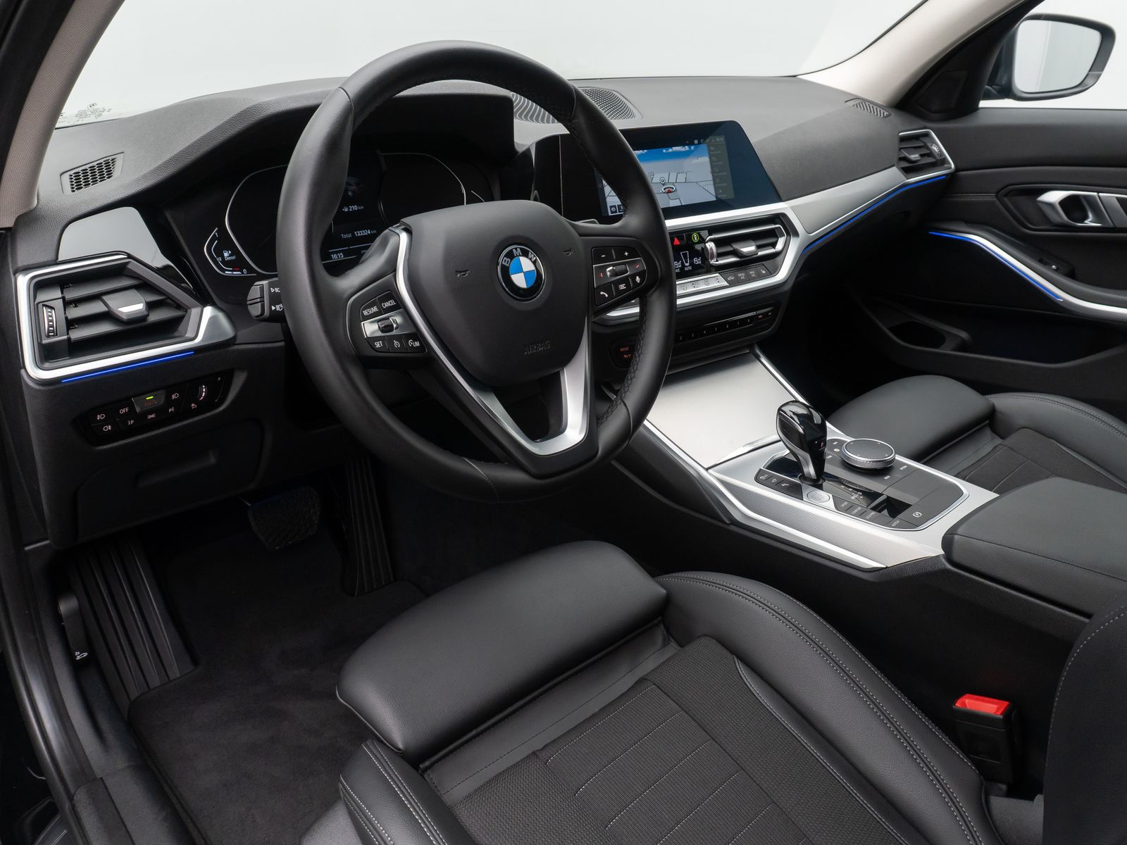 Fahrzeugabbildung BMW 320d HUD 360°DAB Leder Sport HiFi GeschwindigReg