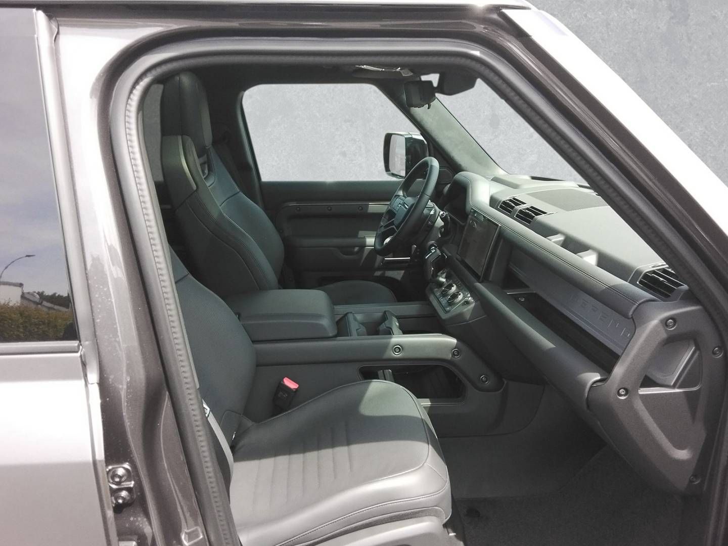 Fahrzeugabbildung Land Rover Defender 110 P635 OCTA