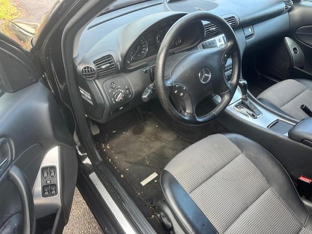 Mercedes-Benz C230 2005 — photo 13