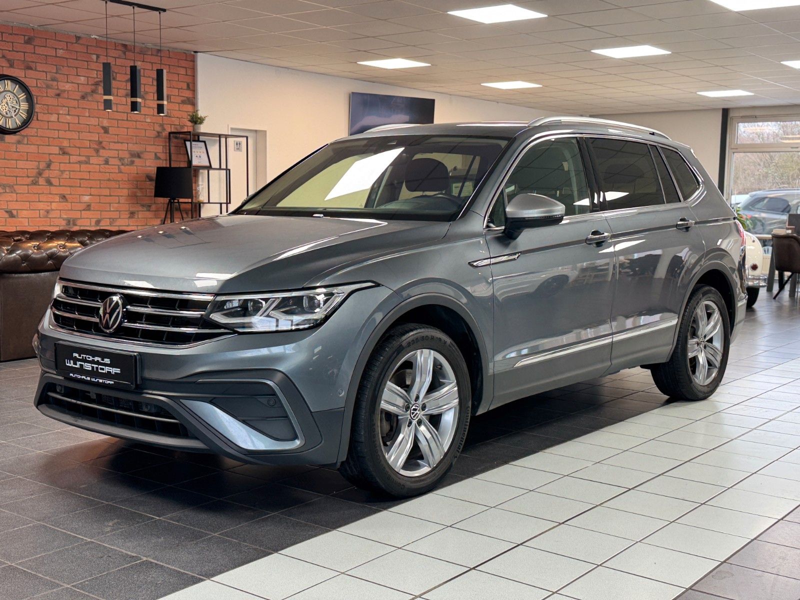 VW Tiguan Allspace Life 4M PANO/AHK/HuD/CAM/MATRIX/