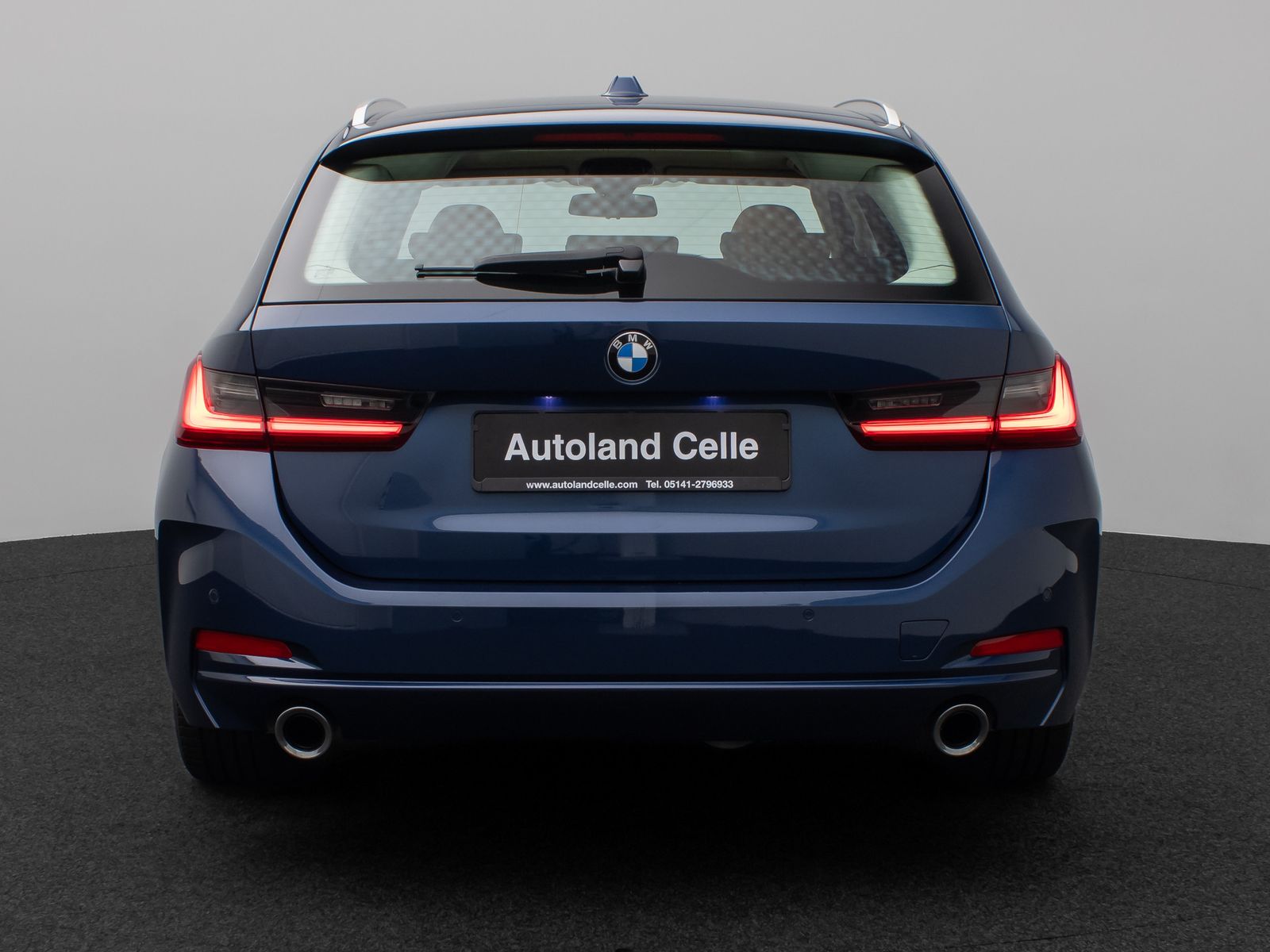 Fahrzeugabbildung BMW 320d xD  Panorama HUD DAB AHK Alarm PDC Sport