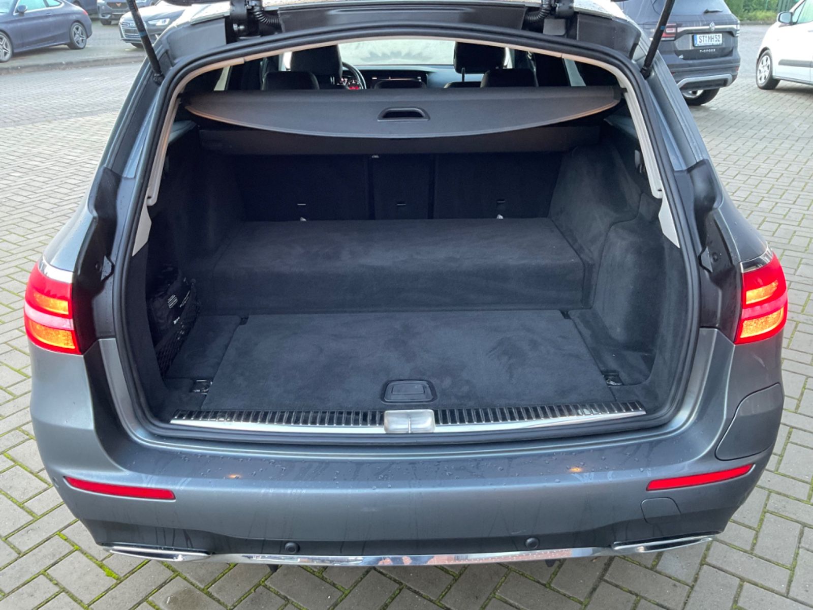 Fahrzeugabbildung Mercedes-Benz E 300 de T Autom,AMG,LED,Distronic,Kamera