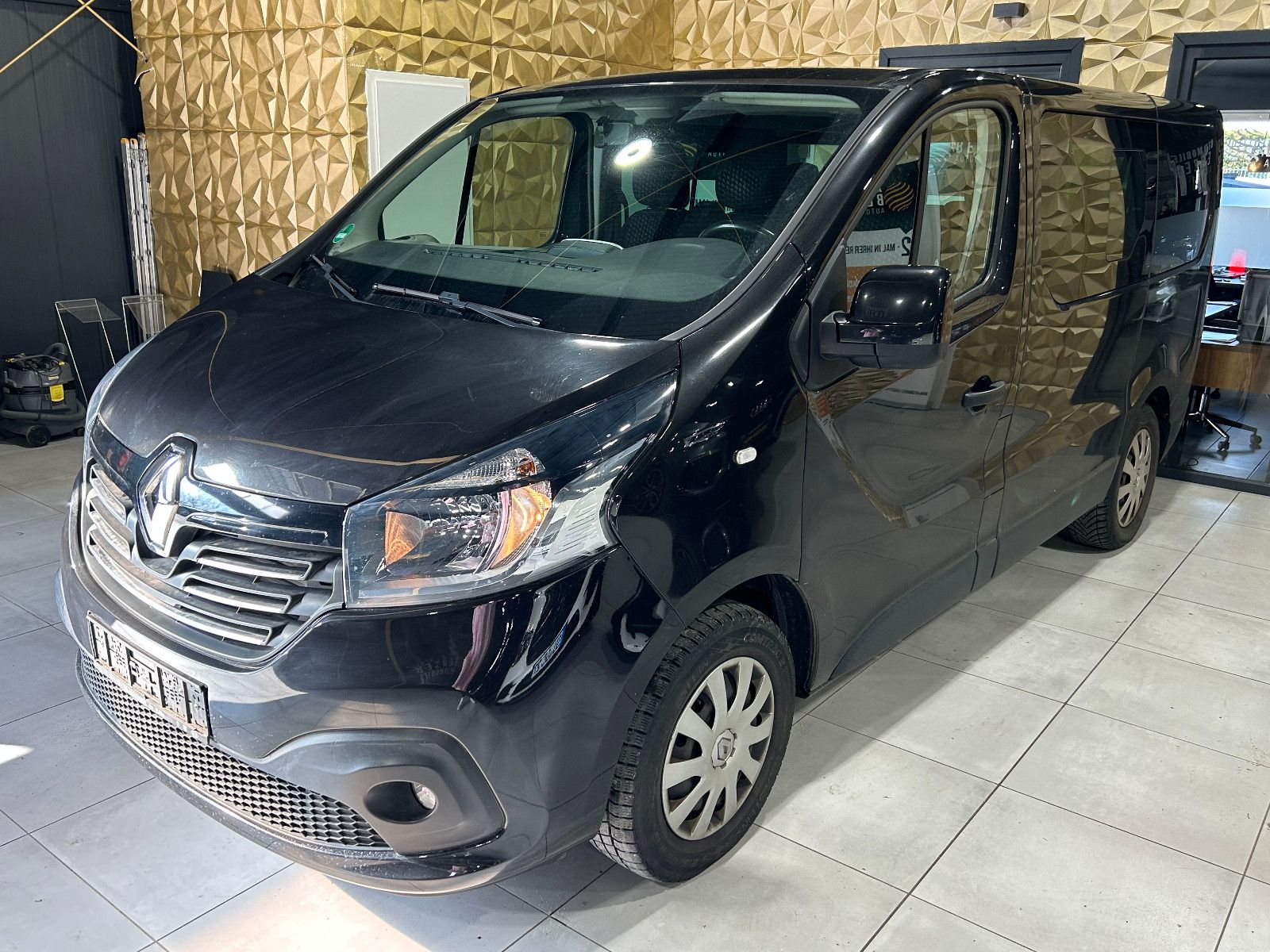 Fahrzeugabbildung Renault Trafic Combi L1H1 2,7t  Expression/9-SITZ/NAVI/