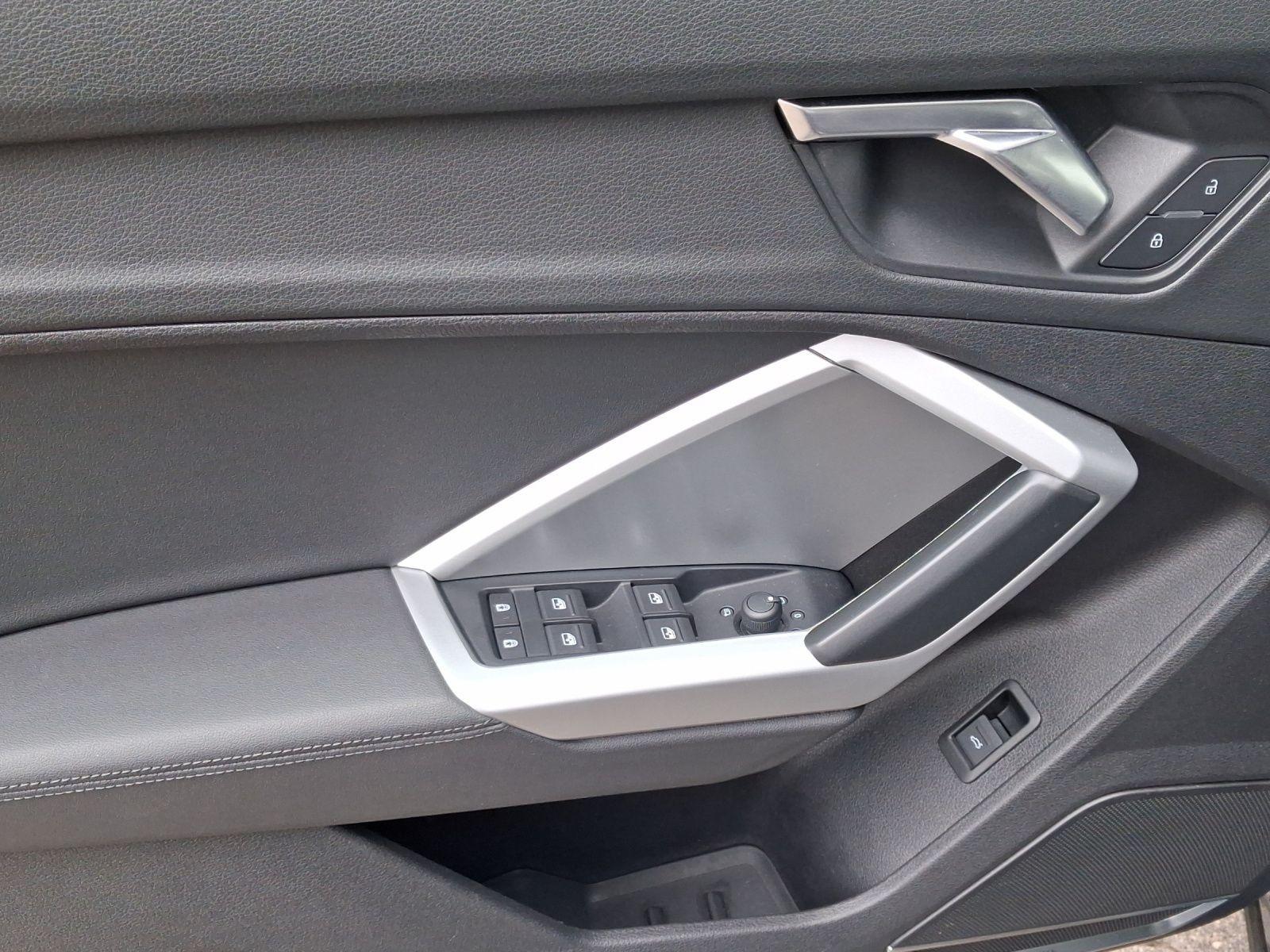 Audi Q3 45 TFSI Q AHK PANO MATRIX BuO NAVI+