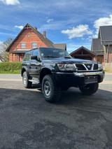 Nissan Patrol Motor neu, TÜV neu - Nissan Patrol von privat