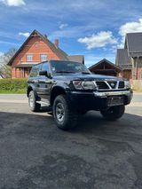 Nissan Patrol Motor neu, TÜV neu - Nissan Patrol: Automatik