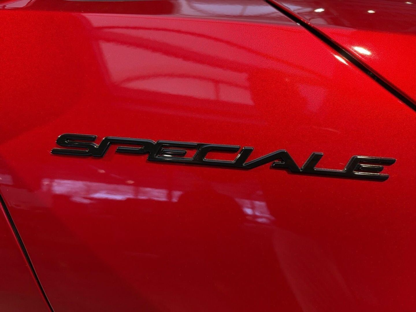 Fahrzeugabbildung Alfa Romeo Junior Ibrida 1.2 VGT 48V-Hybrid 107 kW Speciale