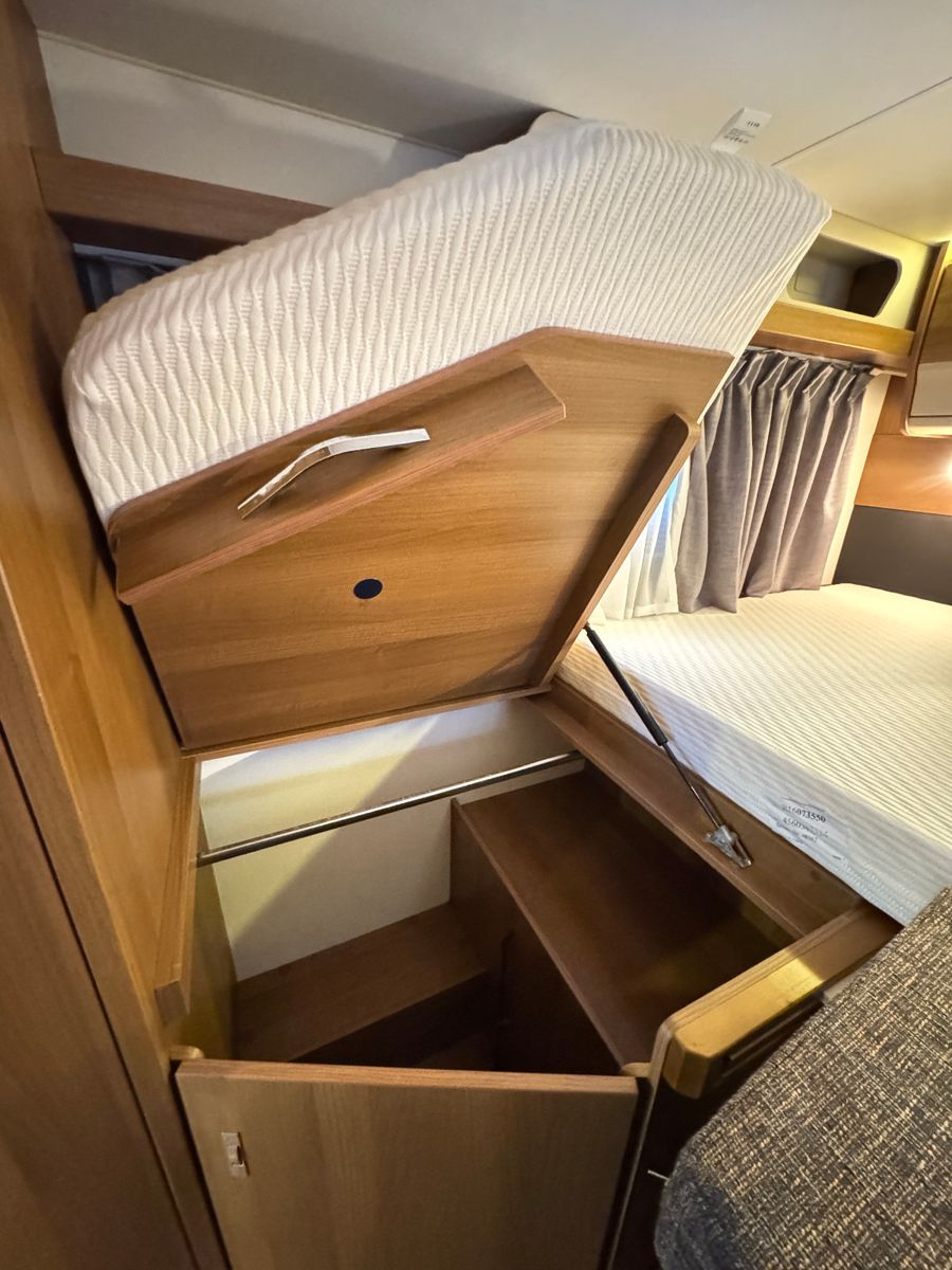 Fahrzeugabbildung Knaus VAN 650 I MEG AUTOMATIK LÄNGSBETT HUBBETT 1.HAND