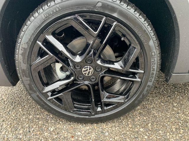 Fahrzeugabbildung Volkswagen T-Cross 1.5 TSI DSG R-LINE BLACK STYLE AHK NAVI