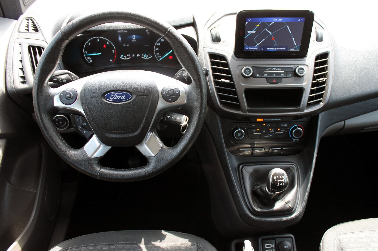 Fahrzeugabbildung Ford Transit Connect 230 L2 Trend KAM PDC TEMP NAV BT