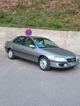 Opel Omega B 2,0 l 8V - graue Opel Omega