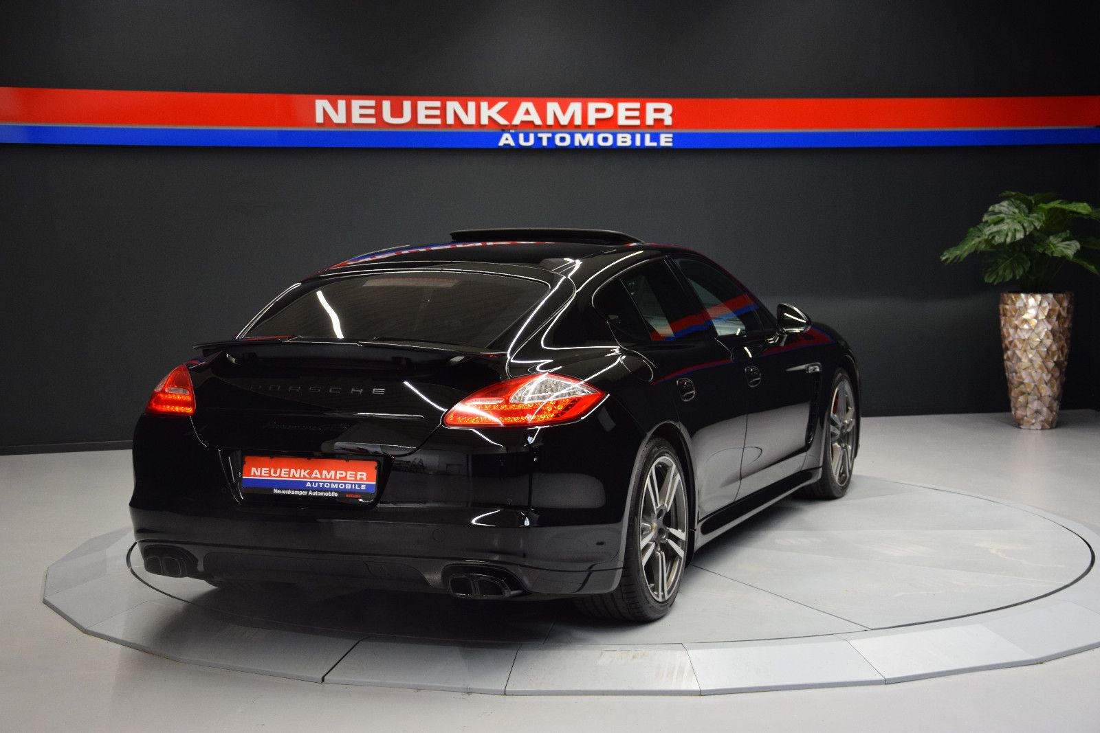 Fahrzeugabbildung Porsche Panamera GTS Bose Schiebedach PASM Sport Chrono