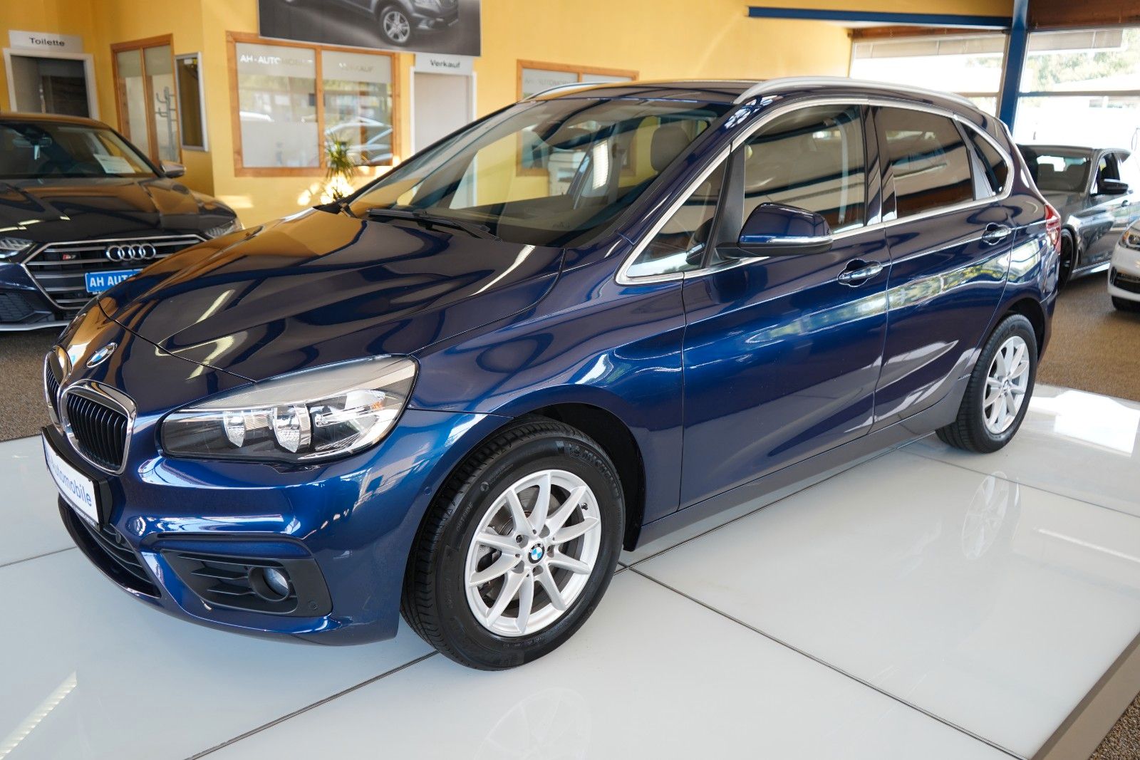 BMW 218 i Active Tourer Advantage AUTOMATIK / NAVI