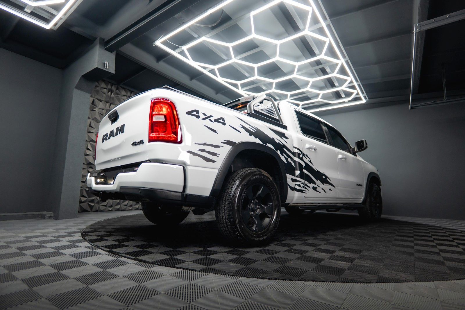Fahrzeugabbildung Dodge RAM 3.6 V6 MY 25 Offroad Night-Paket ACC LED 19%