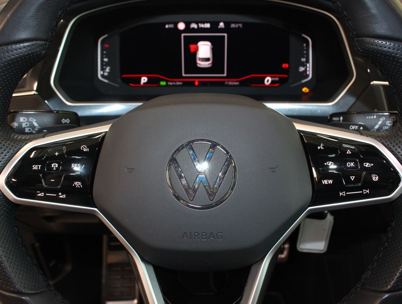 Fahrzeugabbildung Volkswagen Tiguan R-Line 4Motion 2.0 TDI*HUD*Matrix*e.AHK