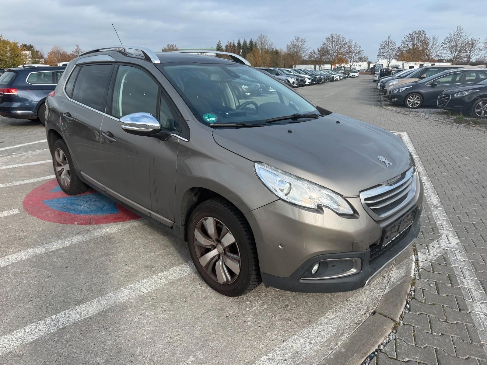Peugeot 2008 2015 — interior