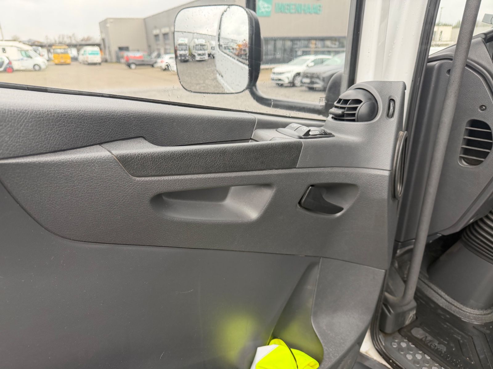 Fahrzeugabbildung Mercedes-Benz Atego 818 L Koffer LBW