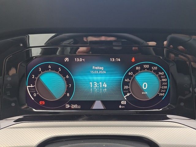Fahrzeugabbildung Volkswagen Golf VIII TSI Move LED AID RFK SH LM