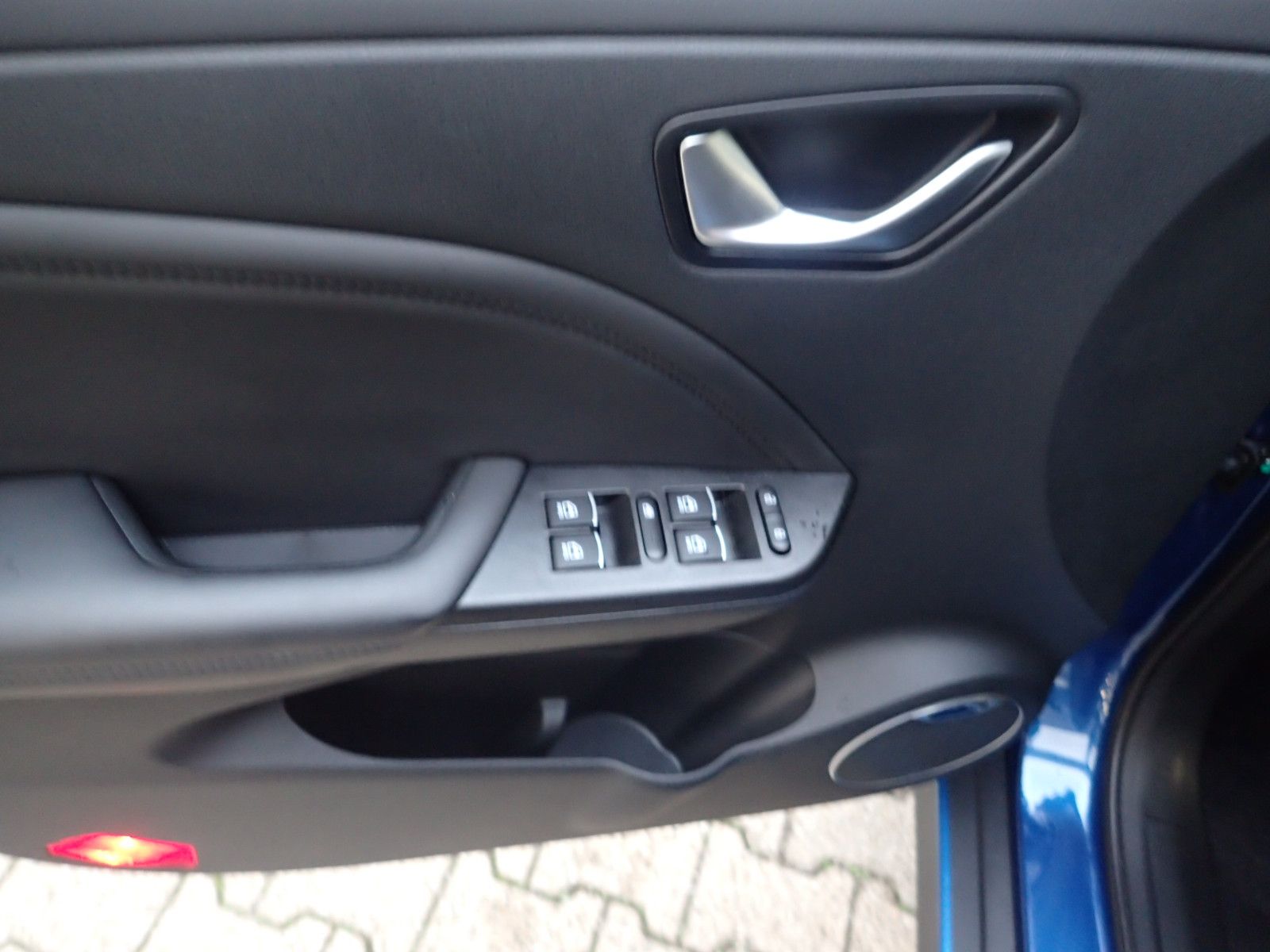 Fahrzeugabbildung Seres 3