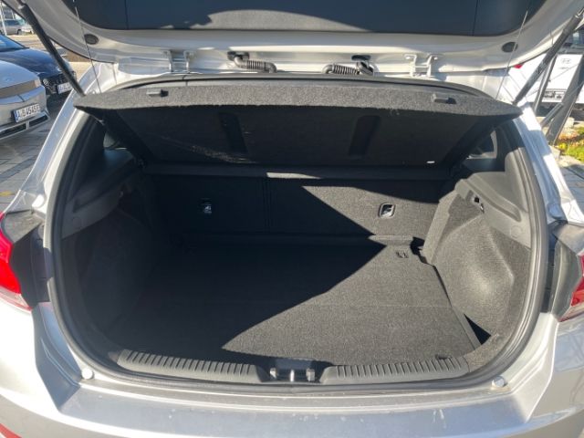 Fahrzeugabbildung Hyundai i30 1.0 T-GDI +CARPLAY+KLIMA+SHZ+RFK+PDC+TEMPOMA