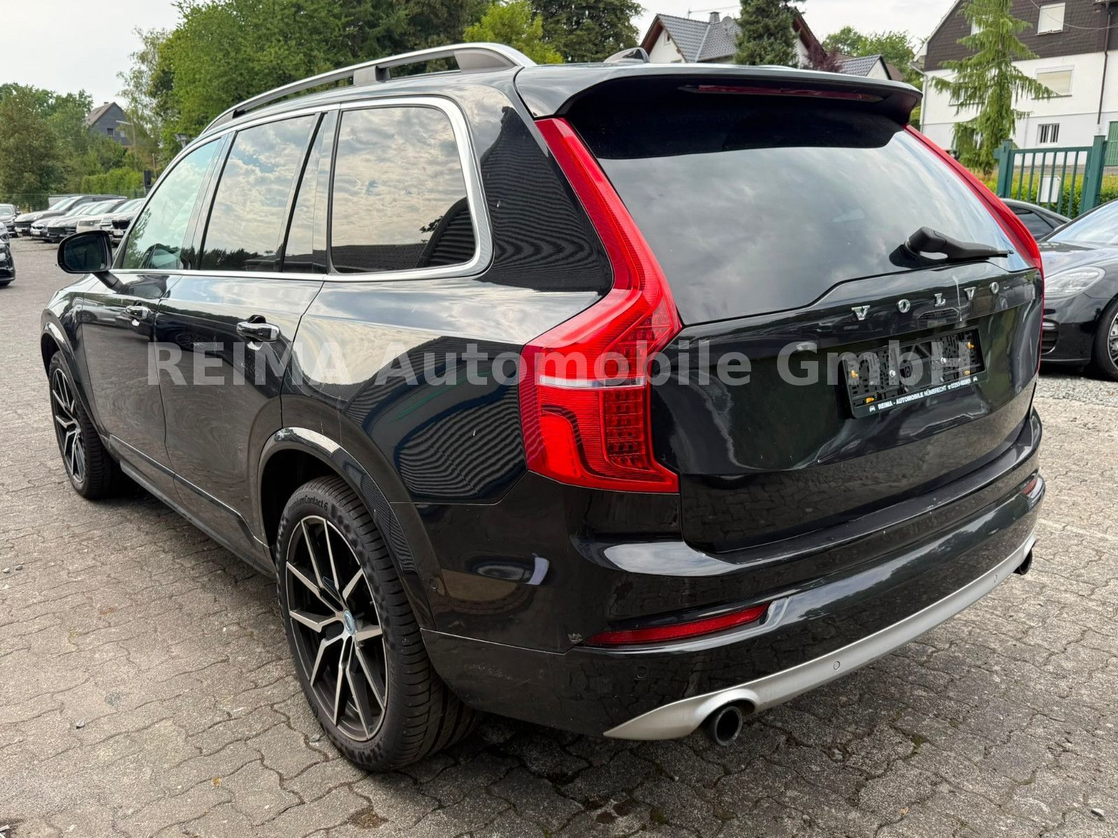 Fahrzeugabbildung Volvo XC 90 2,0 D Momentum AWD, 7 Sitzer, ACC