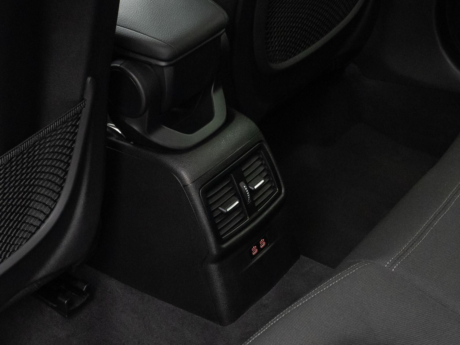 Fahrzeugabbildung BMW X1 sD18i Kamera DAB HiFi Navi Komfort LED Sport