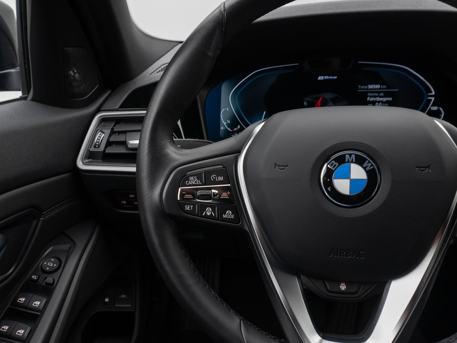 Fahrzeugabbildung BMW 330e Laser 360°HUD DAB H/K Lenkrhzg ACC Komfort