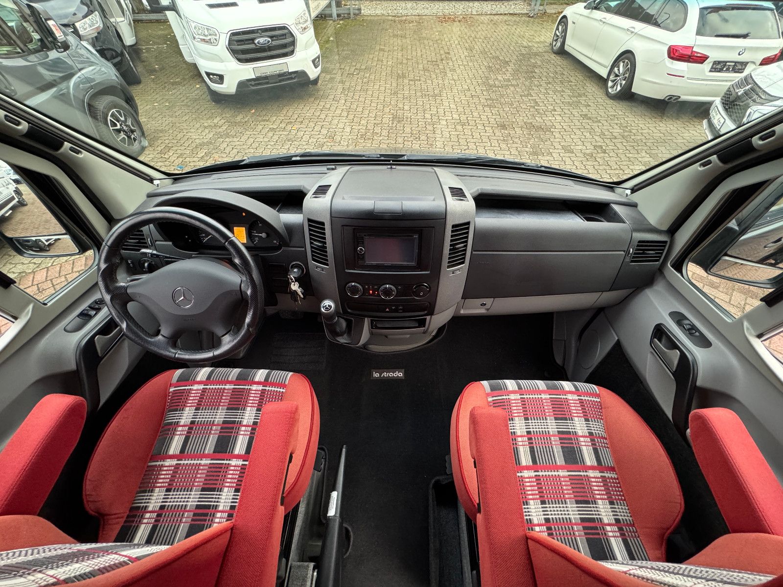 Fahrzeugabbildung La Strada REGENT S MERCEDES SPRINTER 7G-TRONIC SOLAR 1HAND