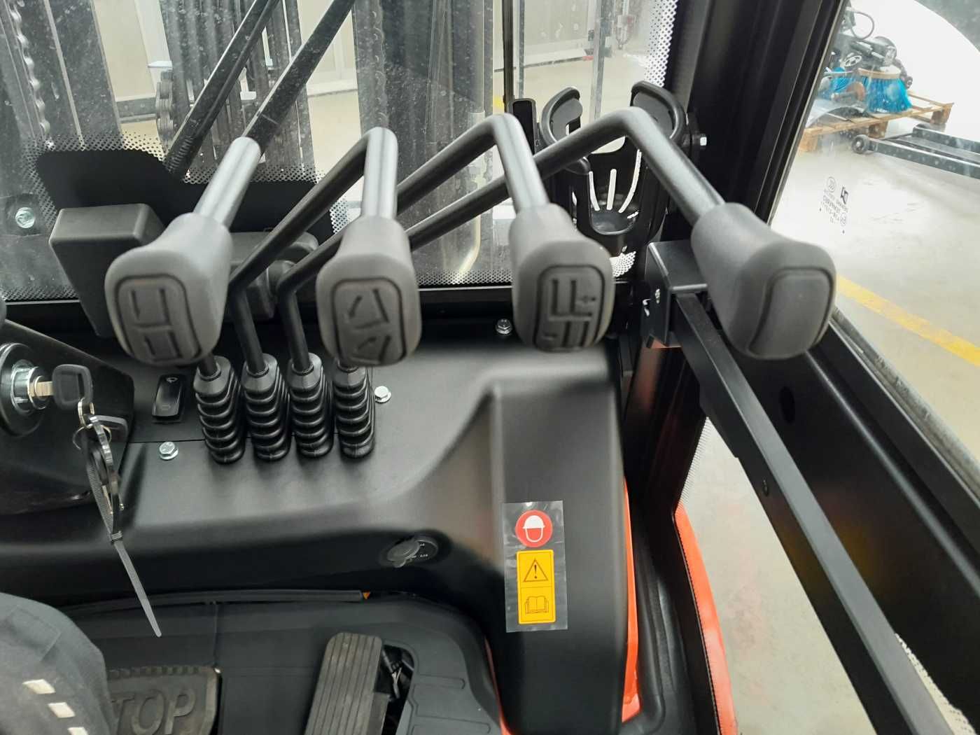 Fahrzeugabbildung Andere EP Equipment EFL353 / 3,5T / Triplex: 4,80m /ZVG