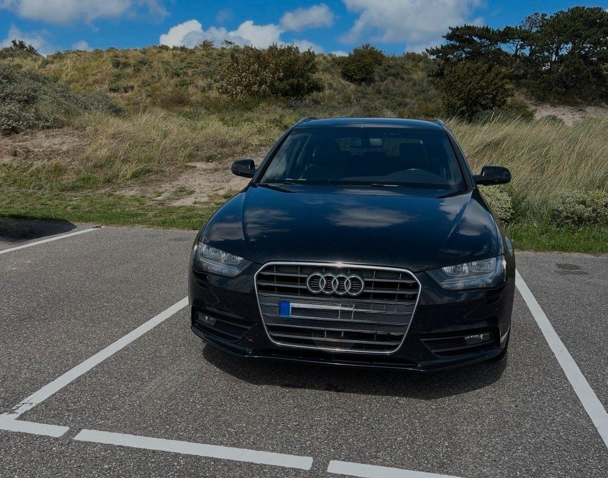 Audi A4 2013 — вигляд ззаду