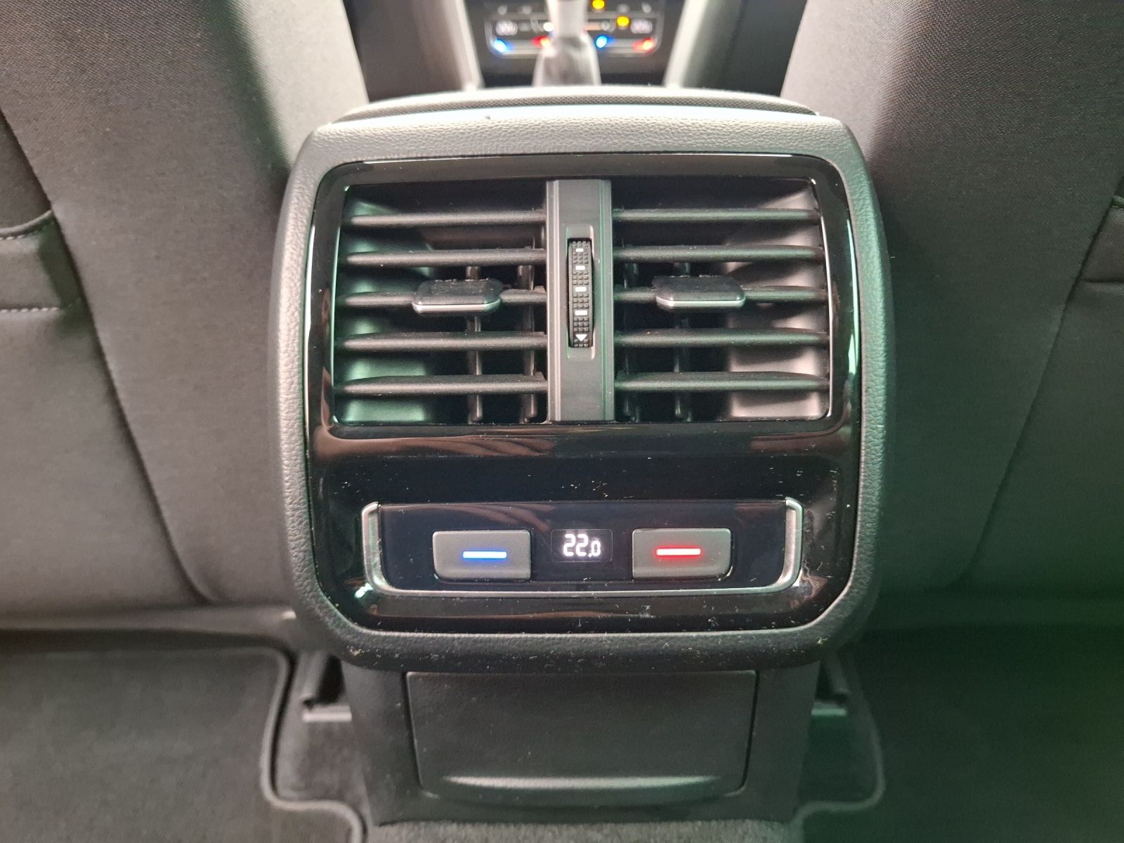 Fahrzeugabbildung Volkswagen Passat Variant TDI Business Matrix Navi ACC RFK