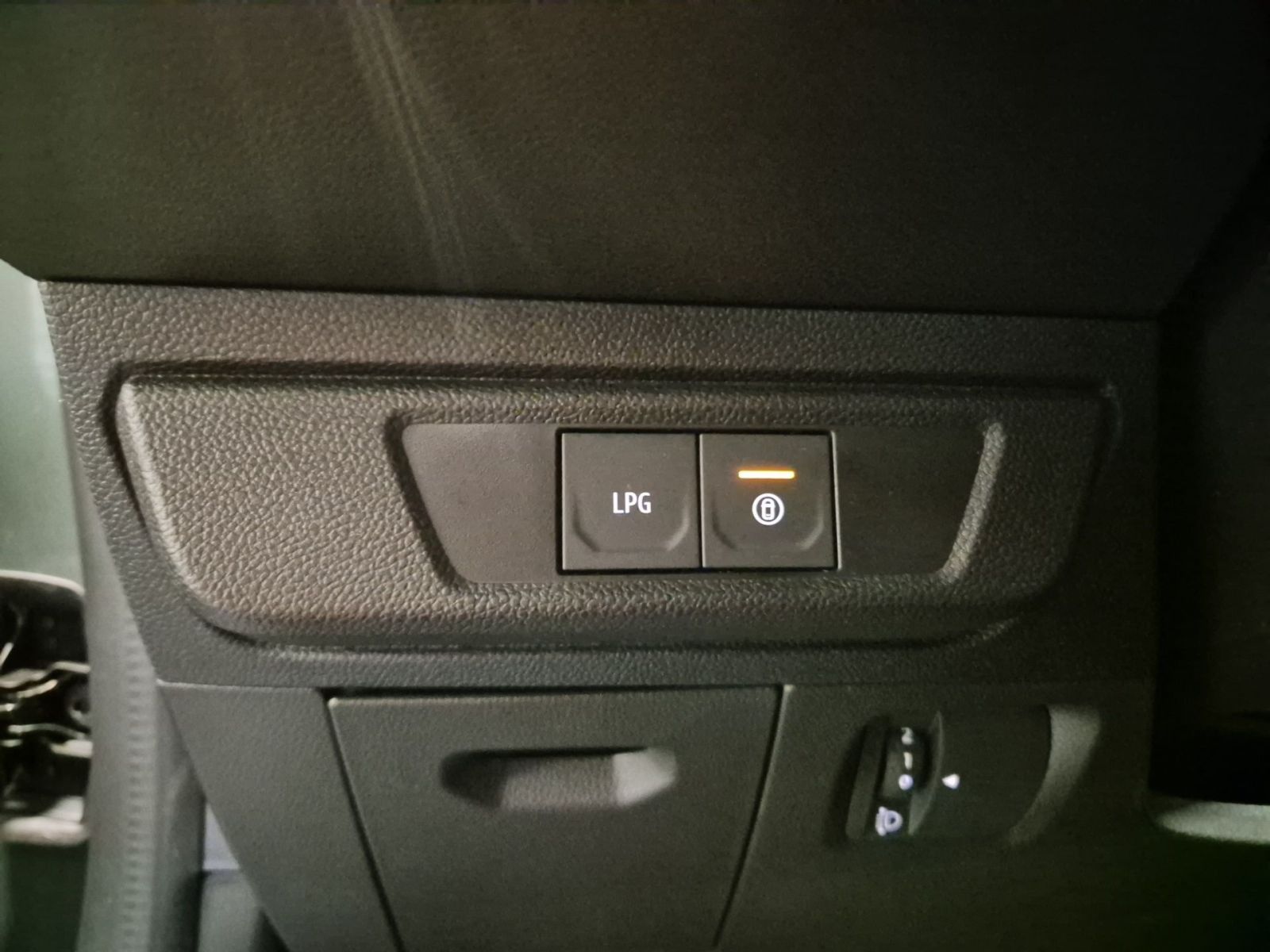 Fahrzeugabbildung Dacia Sandero III Stepway Extreme+ ECO-G 100