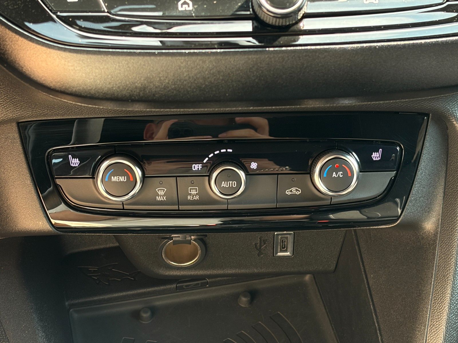 Fahrzeugabbildung Opel Corsa F GS 1.2 Turbo CarPl. ACC CAM LHZ SHZ LED
