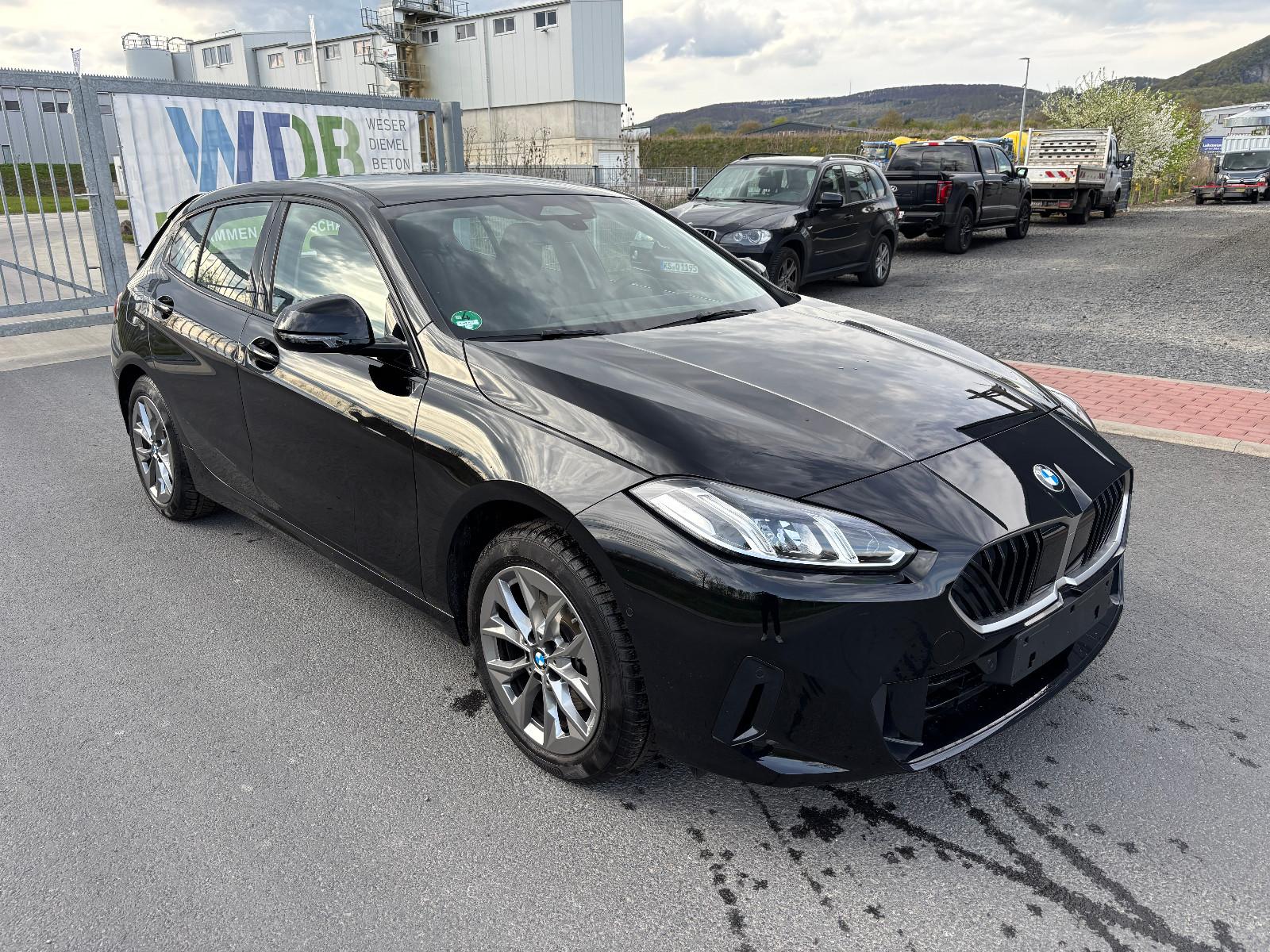 BMW 116 i Automatik Limousine LED NAVI LIVE Cockpit