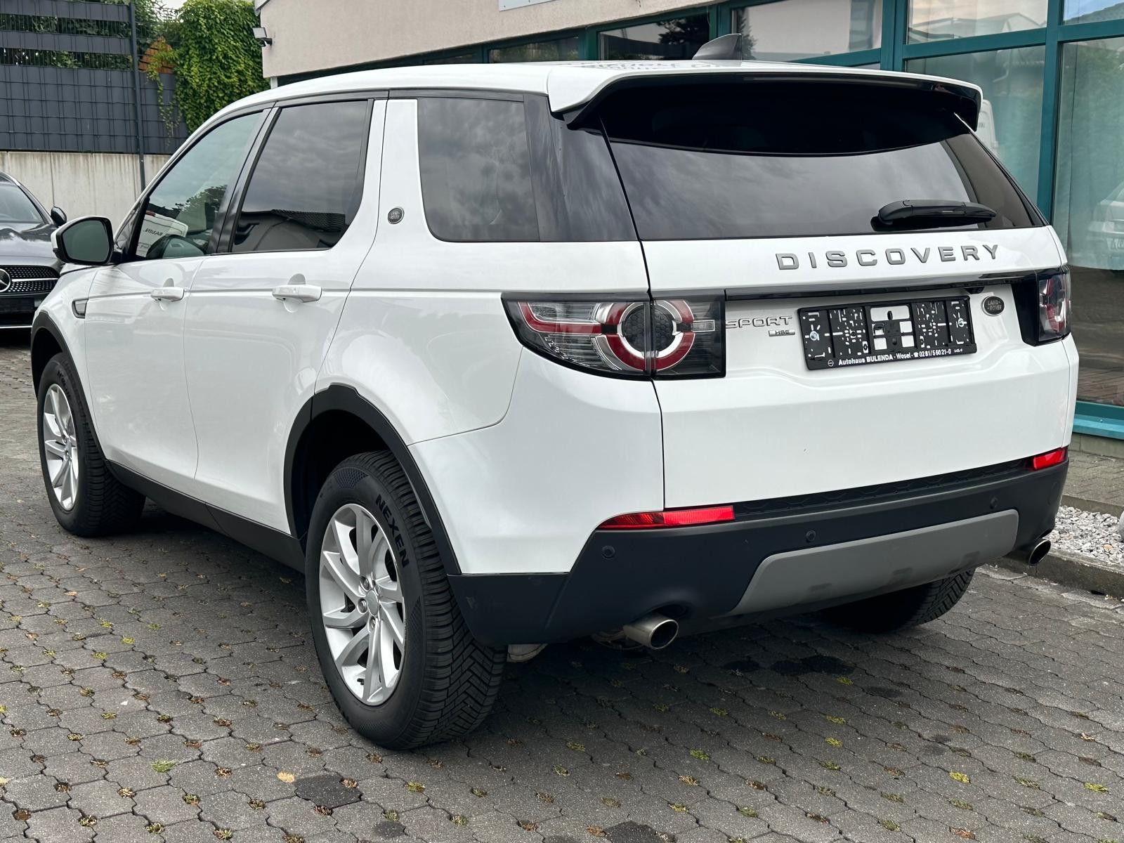 Fahrzeugabbildung Land Rover Discovery Sport SE AWD LED+PANO+KAM+NAVI+TEMPO+
