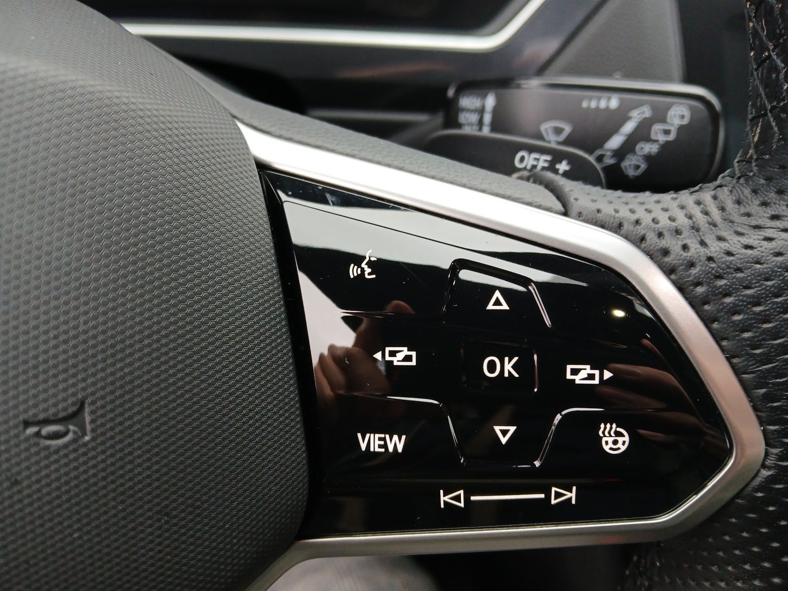 Fahrzeugabbildung Volkswagen Tiguan TDI R-Line DSG 4M STH Matrix AHK ACC RFK