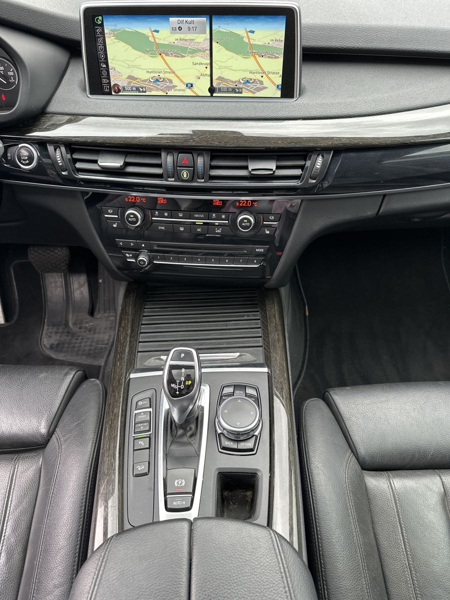Fahrzeugabbildung BMW X5 xDrive30d M-Sport NAV+LED+PANO+KAM+HUD+H&K+PP