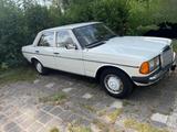 Mercedes-Benz 200 - Mercedes-Benz Diesel Gebrauchtwagen aus dem Jahr 1982
