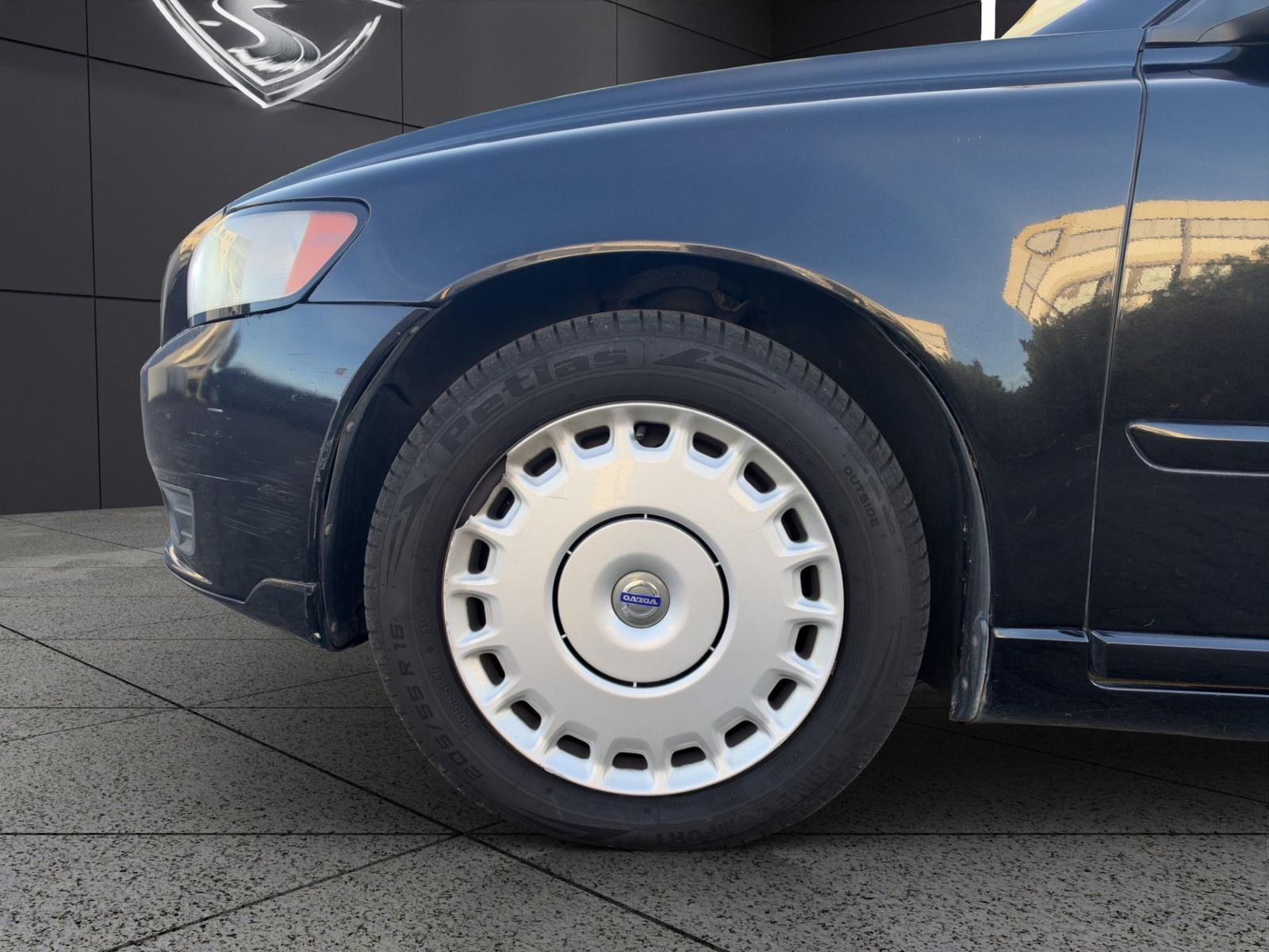 Volvo V50 2010 — photo 18