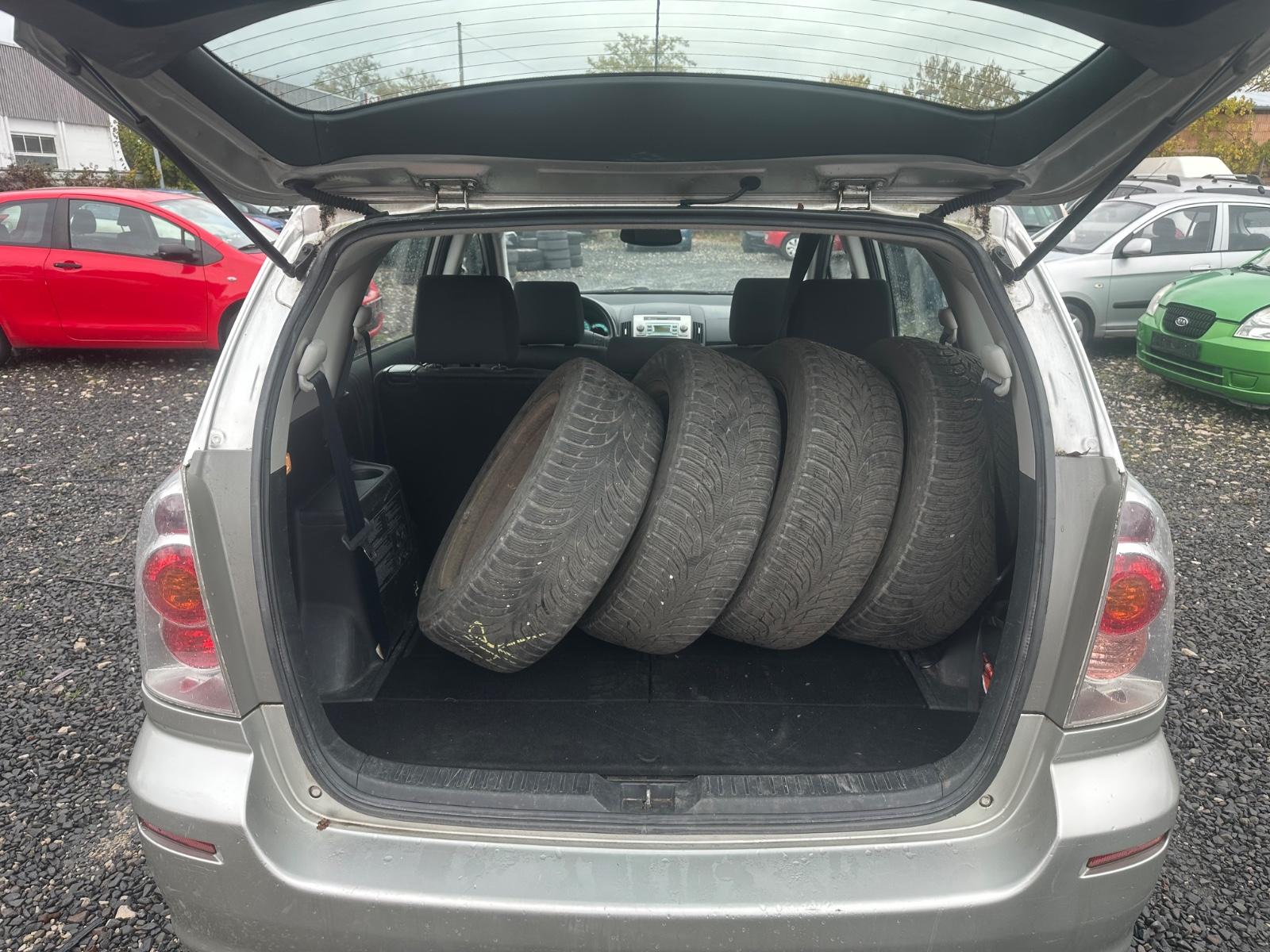 Toyota Corolla Verso 2005 — photo 11