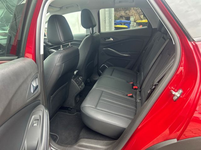 Grandland Ultimate 1.6 Turbo AHK LED LEDER NAVI 