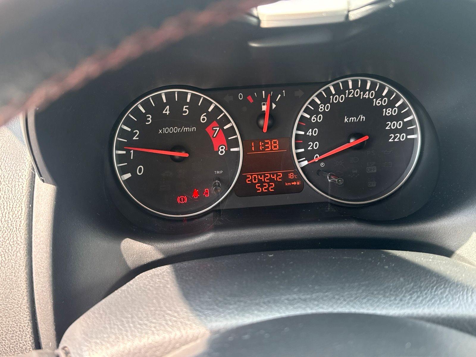 Nissan Note 2010 — салон