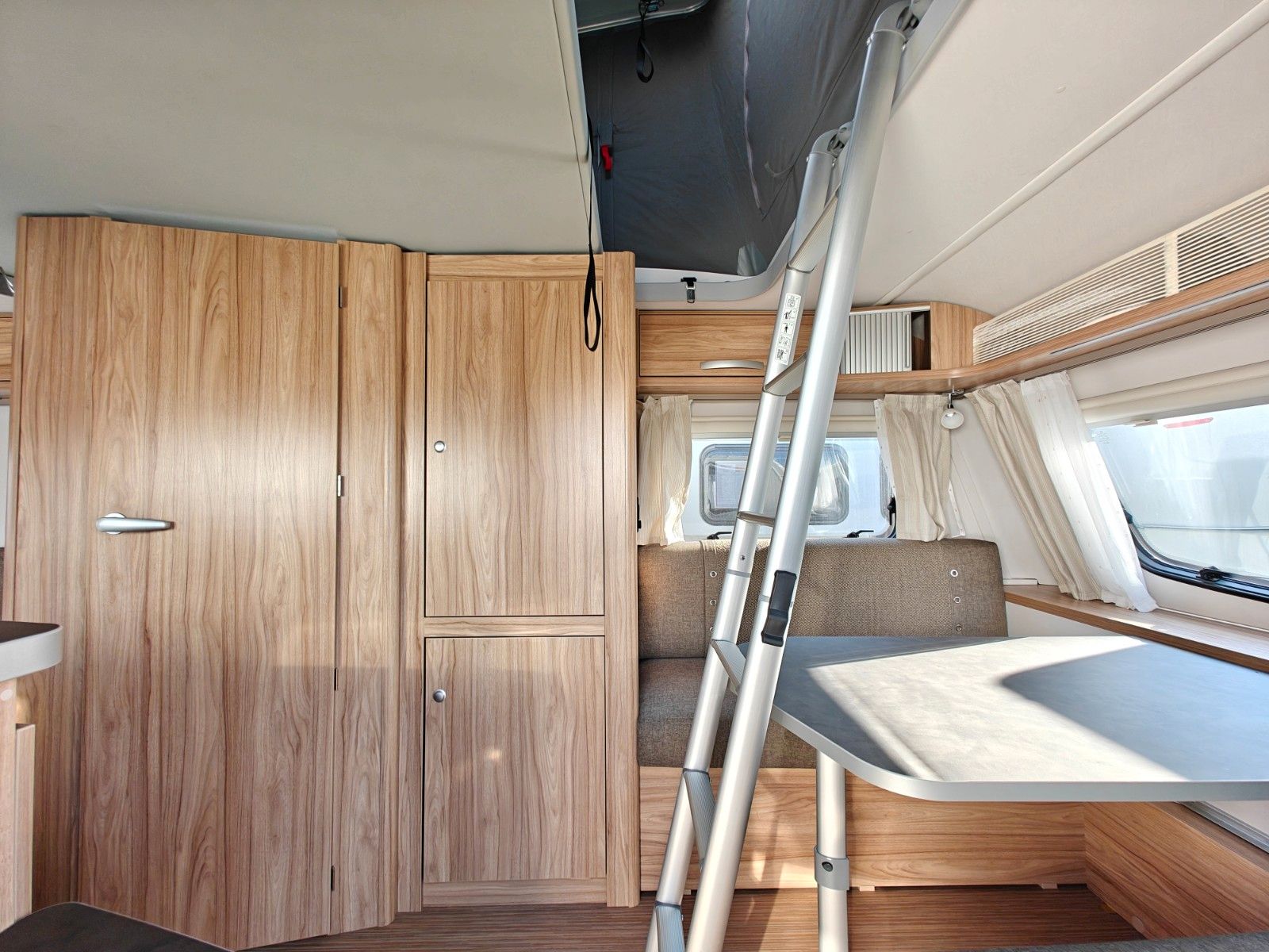 Fahrzeugabbildung HYMER / ERIBA / HYMERCAR Feeling 425 Schlafdach - SPRING SALE -