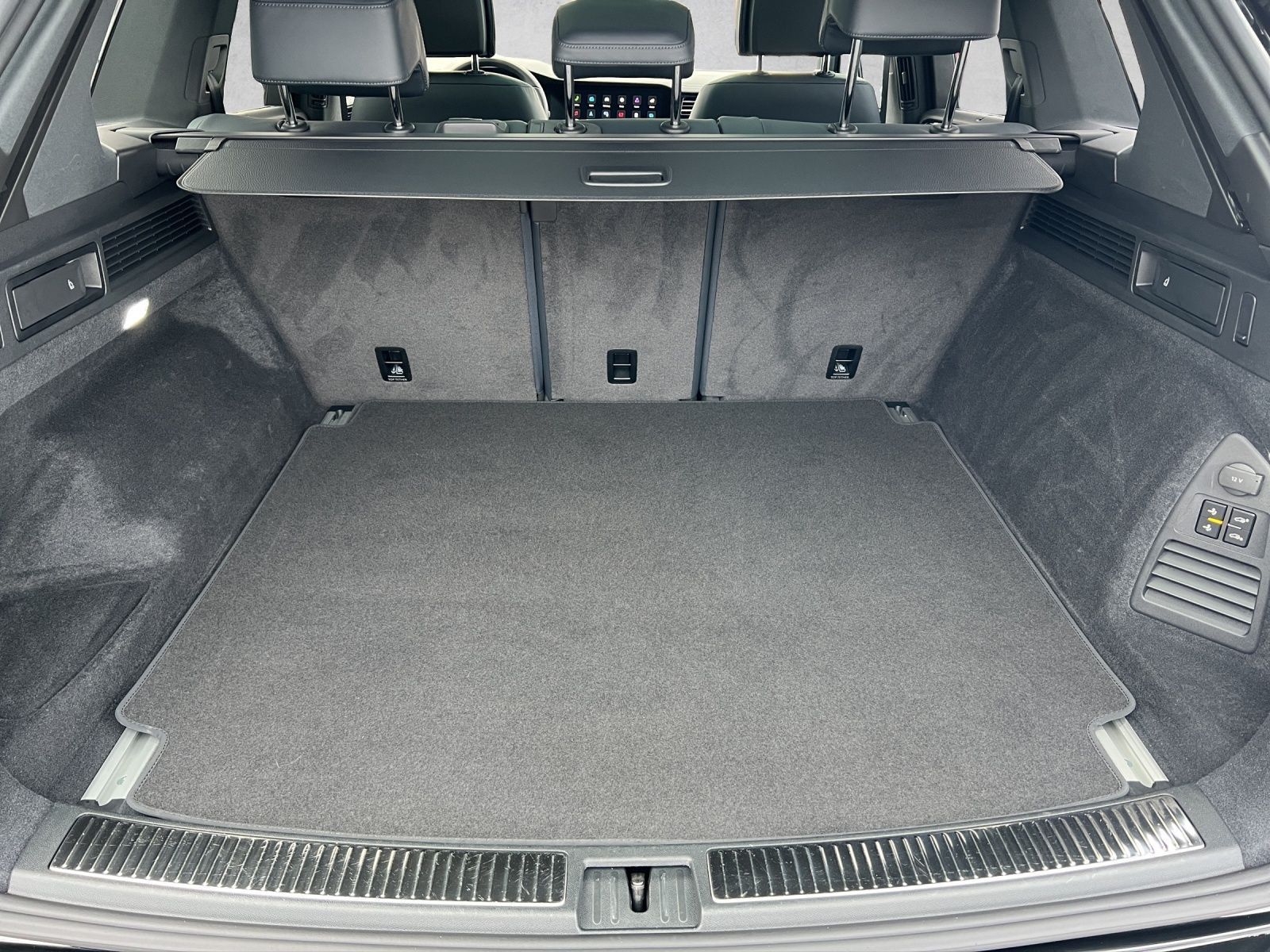 Touareg R-Line 3.0 V6 TDI 4M Leder*AHK*Luft*Blac