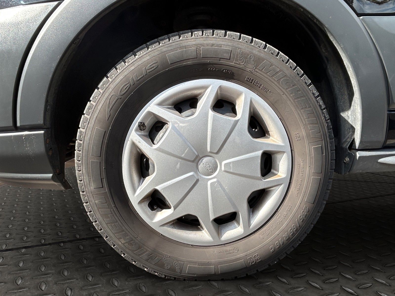 Fahrzeugabbildung Ford Transit 350 L2 Trend 9 Sitzer/Kamara/Automtik/