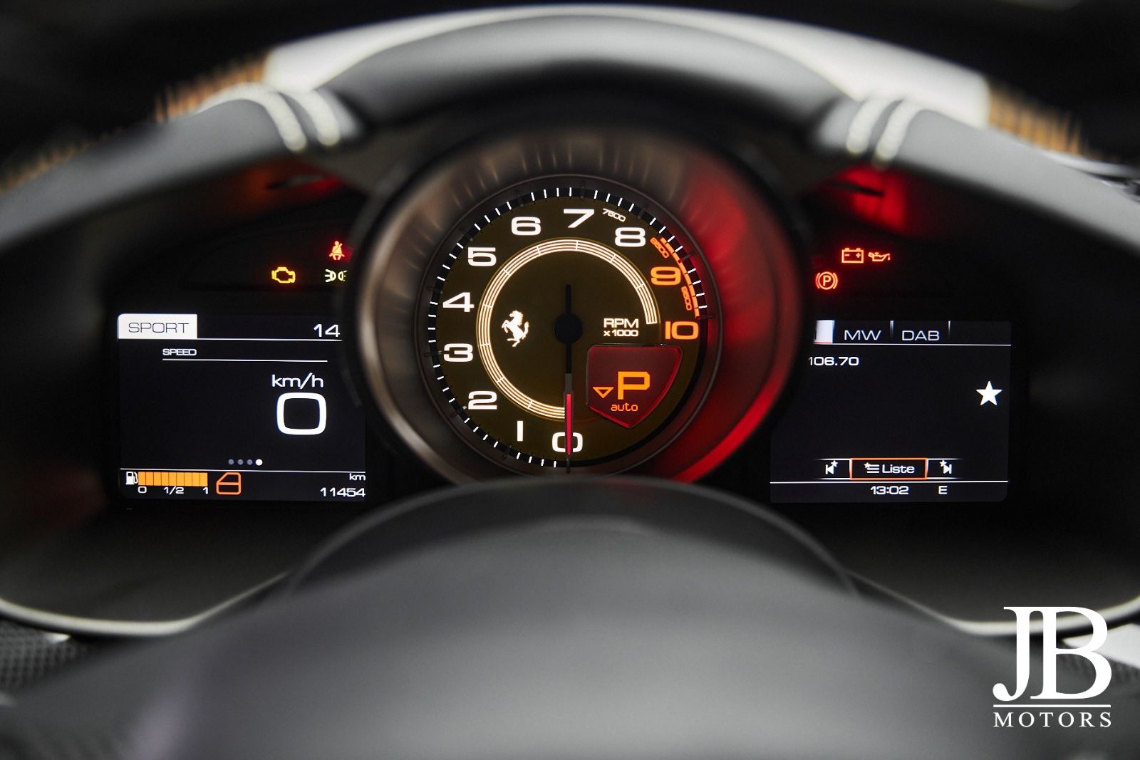 Fahrzeugabbildung Ferrari F12 Carbon Lift LED JBL Kamera Electric Seats