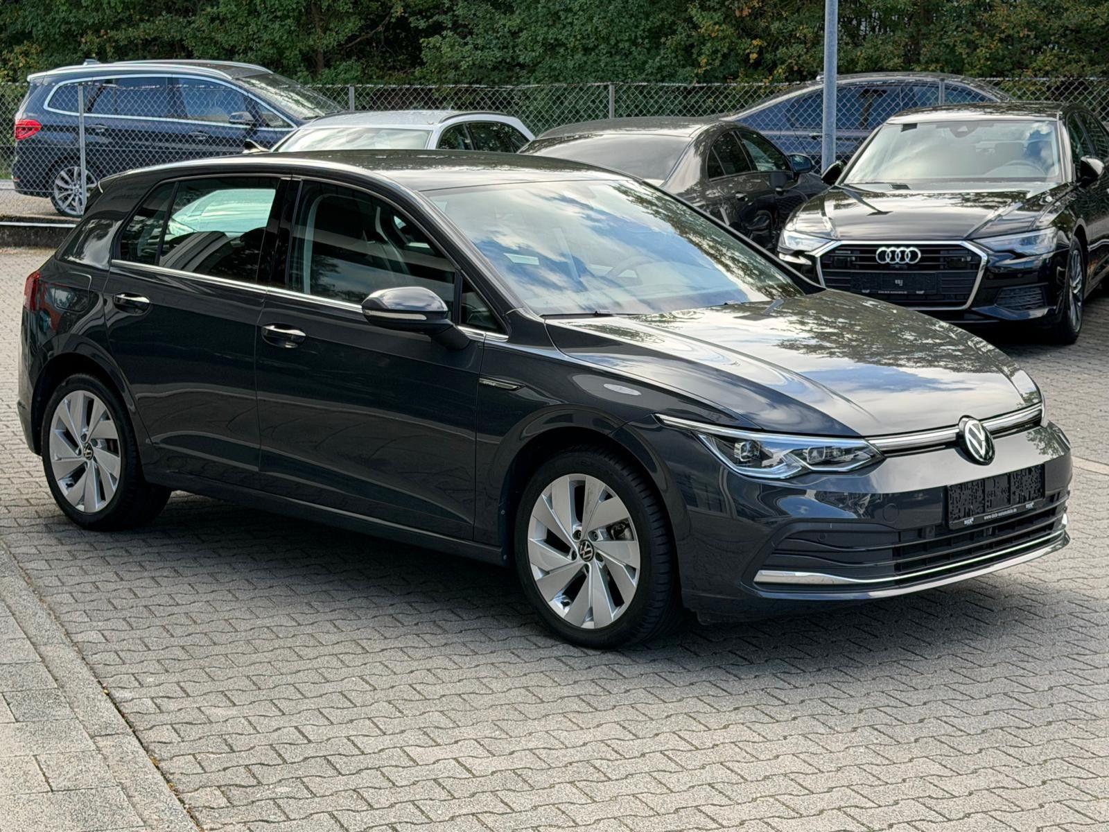 Fahrzeugabbildung Volkswagen Golf 2.0 TDI Style DSG >ALCANT+MEMO+LED+SHZ+ACC+