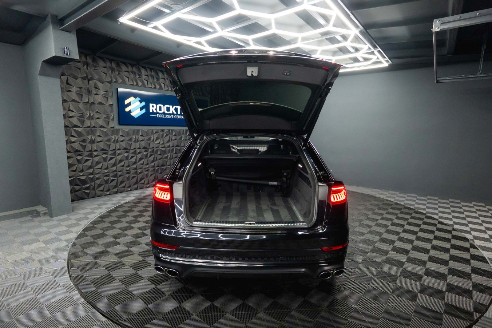 Fahrzeugabbildung Audi SQ8 4.0 TDI quattro Black Design | Full Option